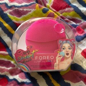 New in Box NIB Foreo Luna Smart 2 skin analysis and facial cleansing device pink